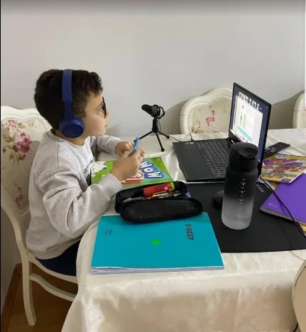 Online eğitimden gerçek kare